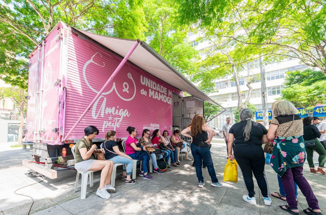 PRA FRENTE COM SAÚDE: SÃO BERNARDO UNE OUTUBRO ROSA E NOVEMBRO AZUL EM EVENTO COM 80 MAMOGRAFIAS GRATUITAS