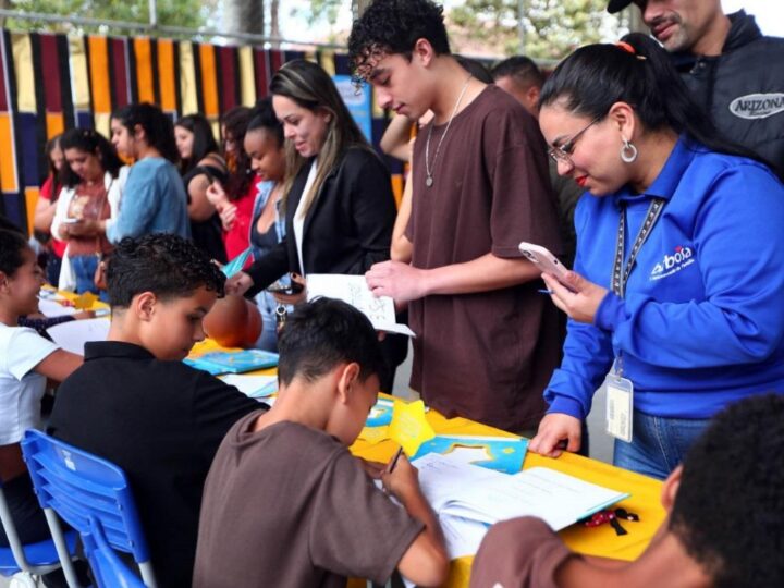 LANÇAMENTO LITERÁRIO EM GUARULHOS: ALUNOS ESCREVEM LIVROS AUTORAIS COM TEMÁTICA ANTIRRACISTA