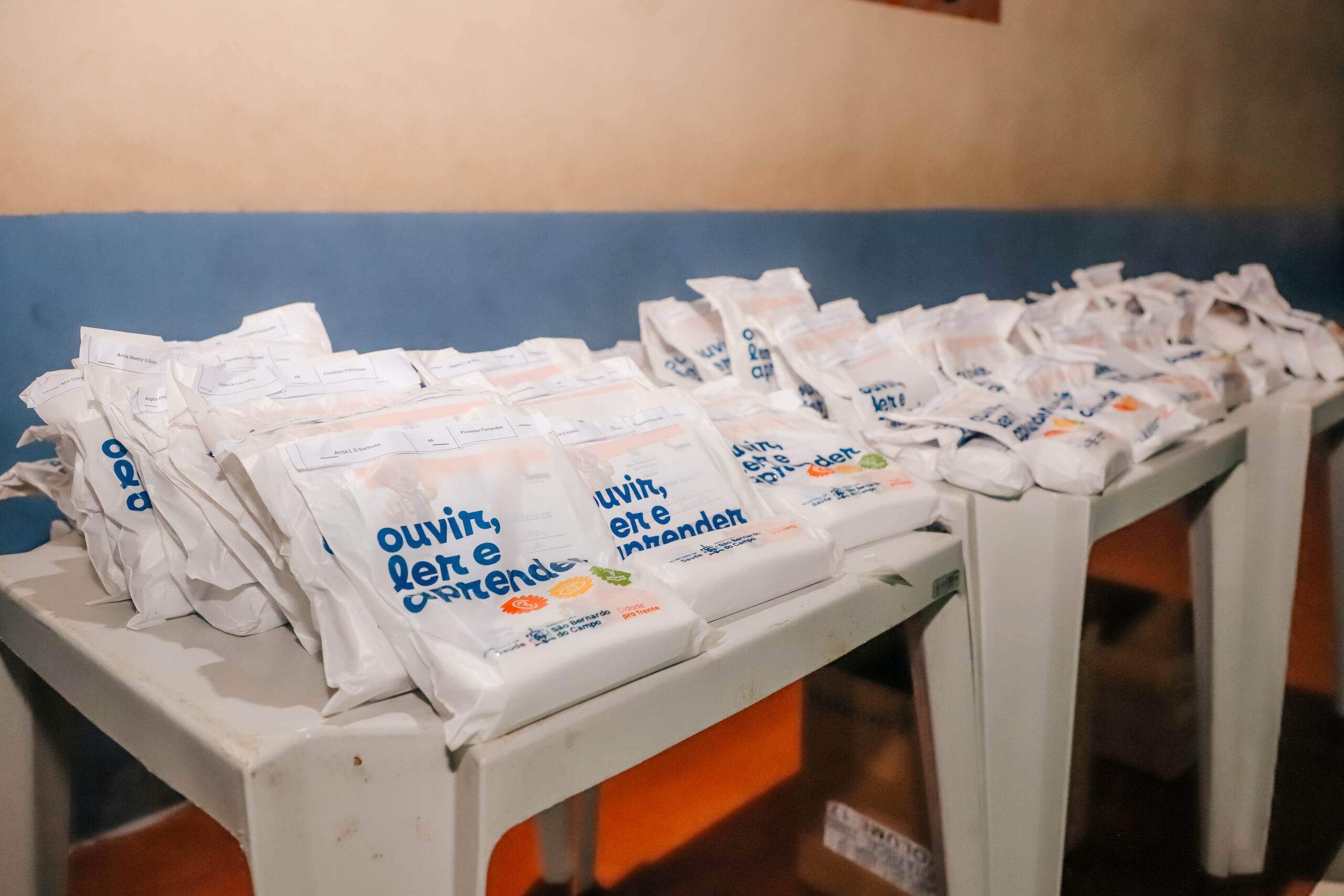 OUVIR, LER E APRENDER: SÃO BERNARDO ENTREGA MAIS DE 470 ÓCULOS A ESTUDANTES DO BAIRRO COOPERATIVA