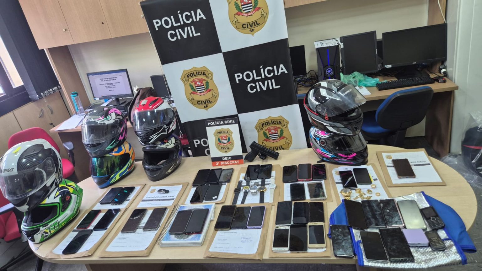 POLÍCIA CIVIL DESARTICULA REDE DE RECEPTAÇÃO DE CELULARES ROUBADOS NA CAPITAL