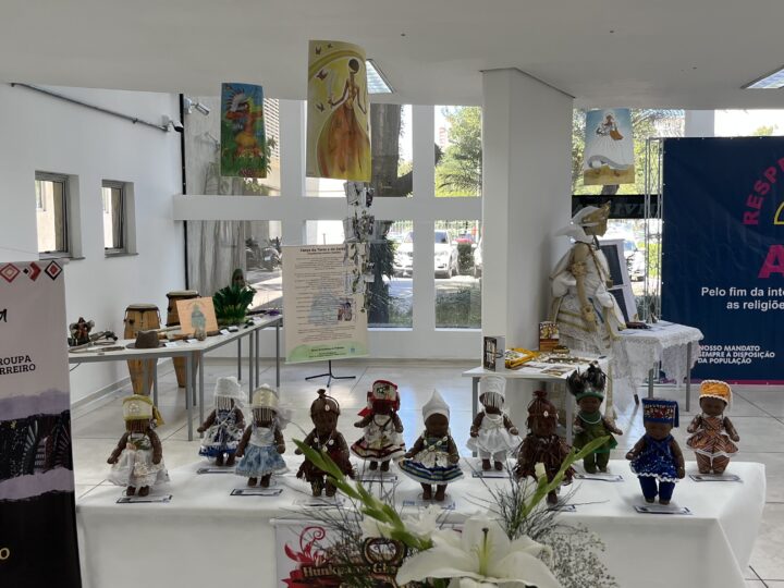 EXPOSIÇÃO NA CÂMARA DE SÃO BERNARDO CELEBRA O DIA DO AXÉ E O RESPEITO À DIVERSIDADE RELIGIOSA