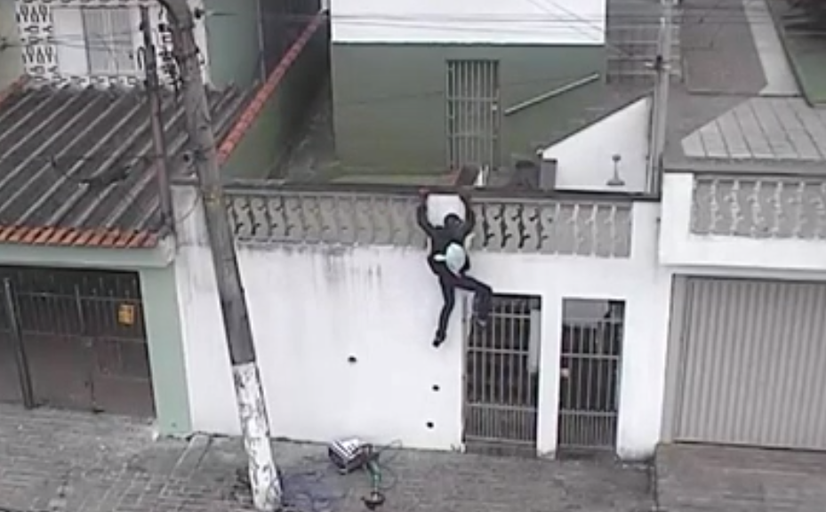 GCM PRENDE HOMEM POR FURTO A RESIDÊNCIA NO BAETA NEVES APÓS FLAGRANTE POR VIDEOMONITORAMENTO