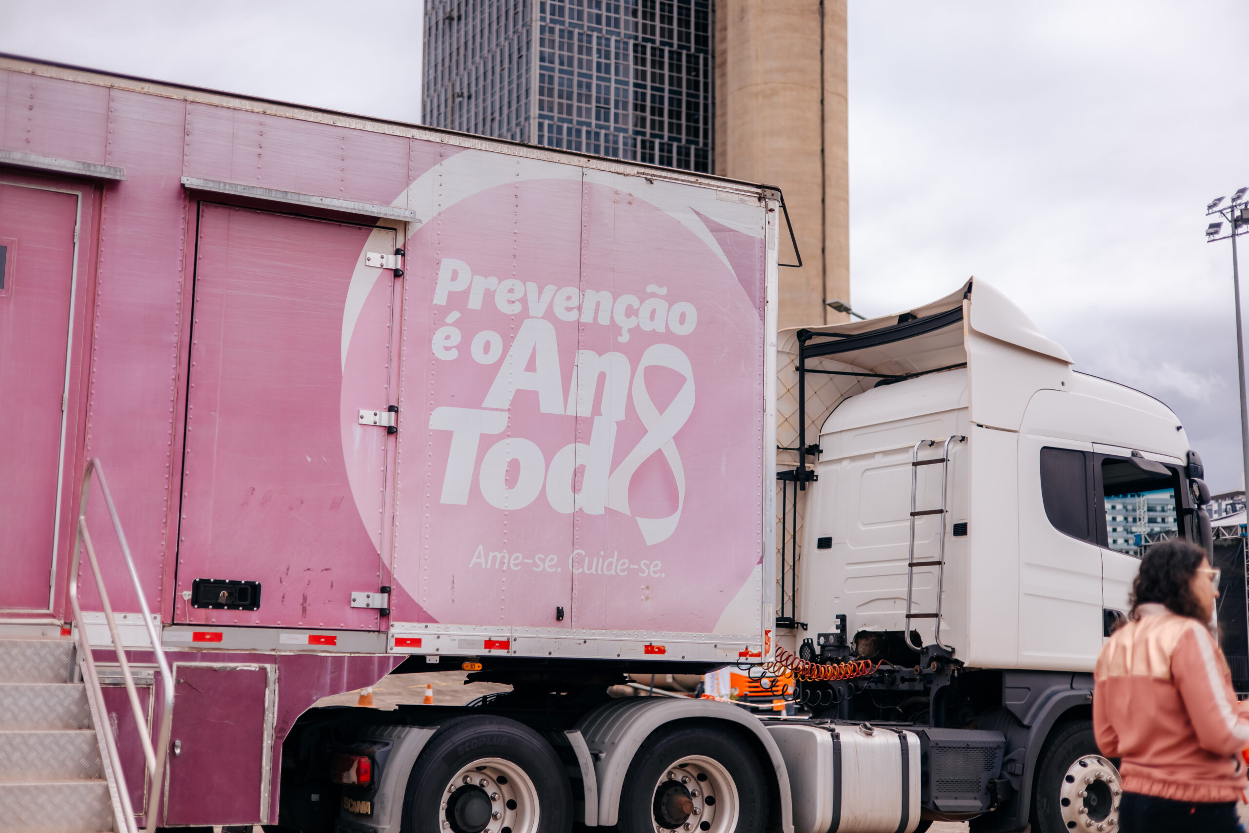 SÃO BERNARDO RECEBE CARRETA DO AMOR E REALIZA 220 EXAMES PARA RASTREIO DE CÂNCER