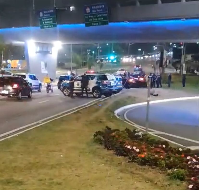 PERSEGUIÇÃO EM ALTA VELOCIDADE TERMINA COM PRISÃO DE DOIS HOMENS NA ANCHIETA APÓS ROUBO