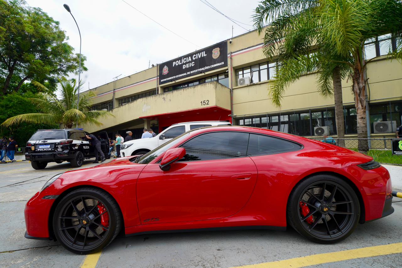 POLÍCIA CIVIL APREENDE FROTA DE LUXO EM OPERAÇÃO CONTRA LAVAGEM DE DINHEIRO DE FACÇÃO EM SP