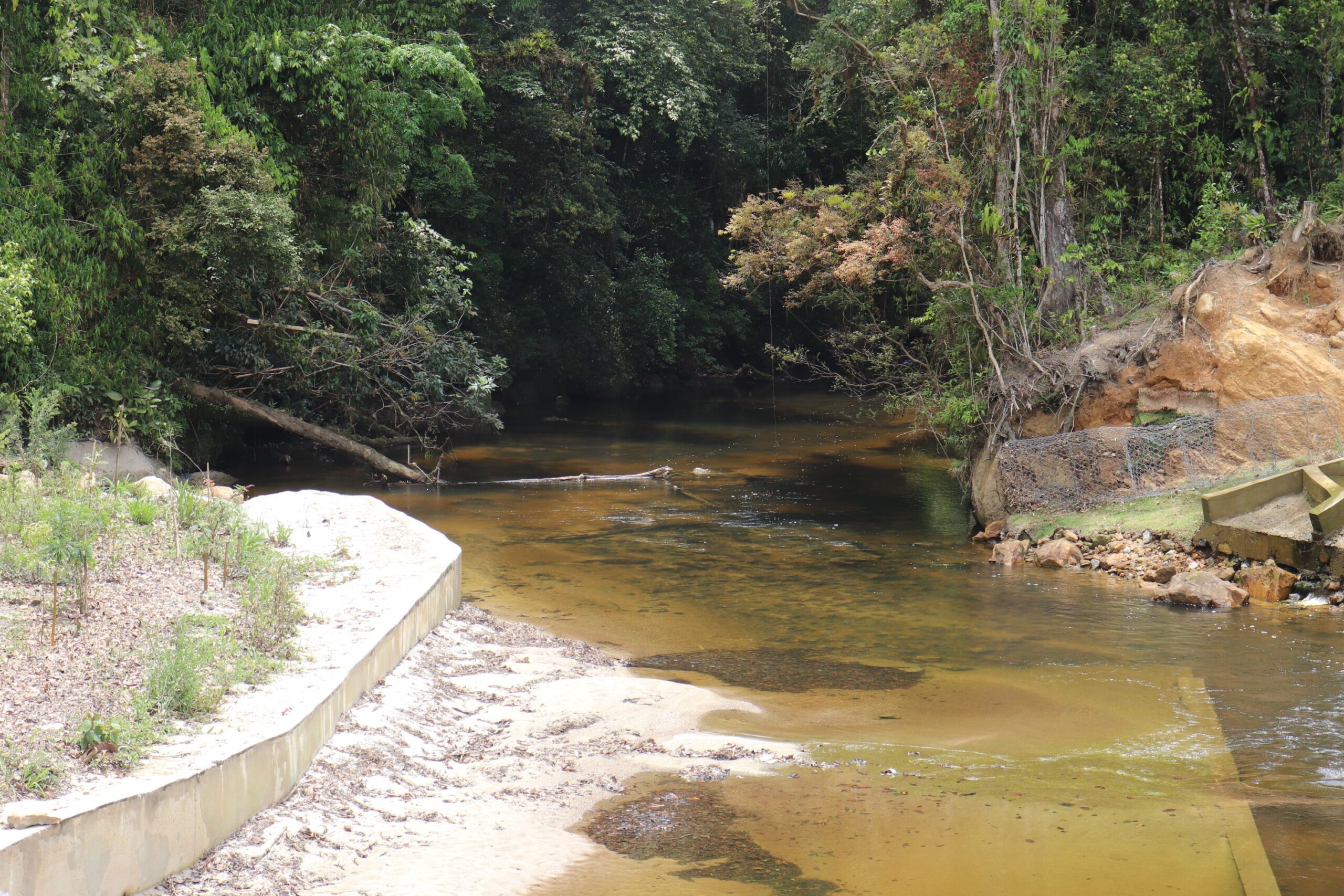 ENTREGUE OBRA DE APROVEITAMENTO DAS ÁGUAS DA BACIA DO RIO ITAPANHAÚ