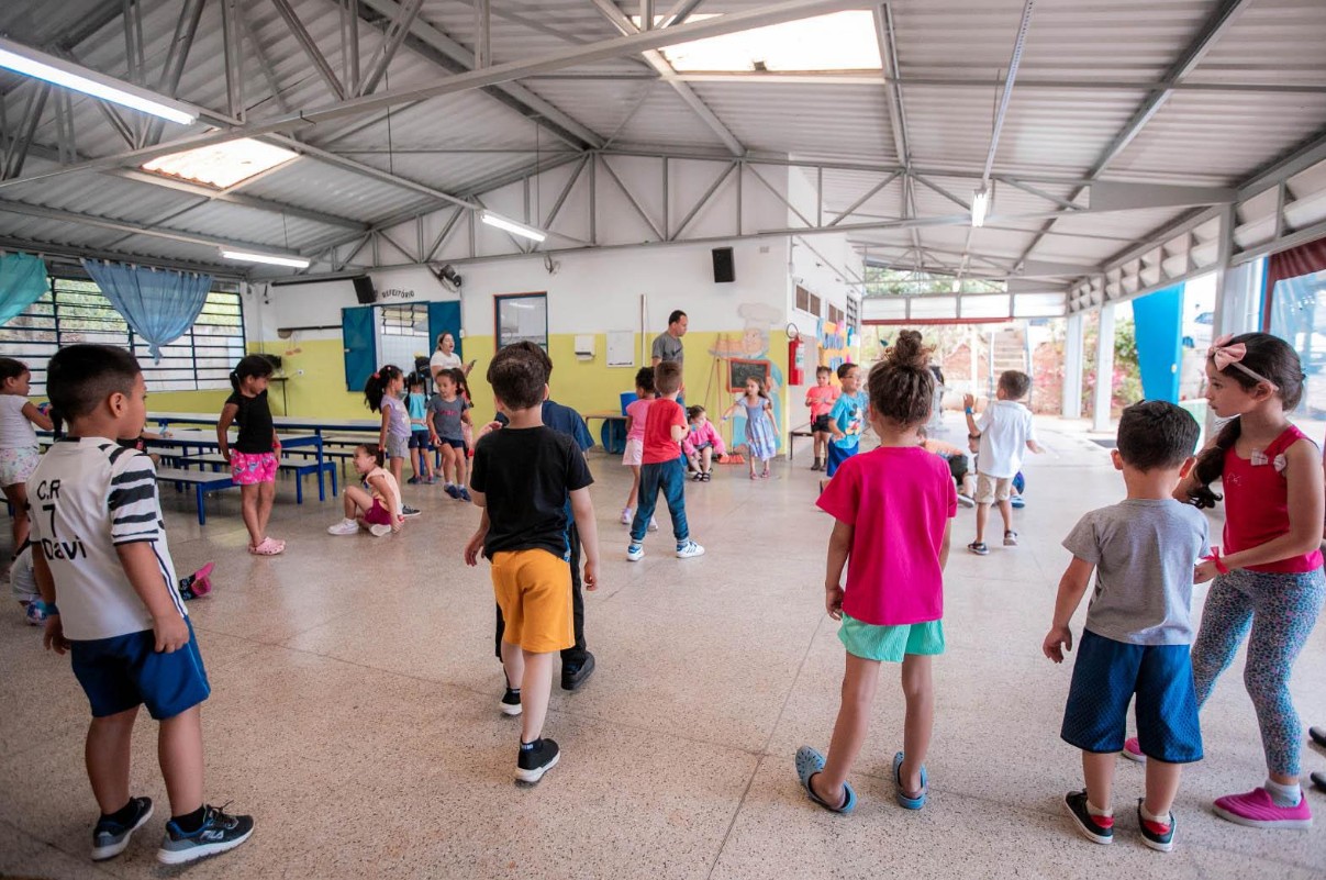 ESTAÇÃO FÉRIAS LEVA BRINCADEIRAS, CULTURA E APRENDIZAGEM PARA CRIANÇAS EM GUARULHOS