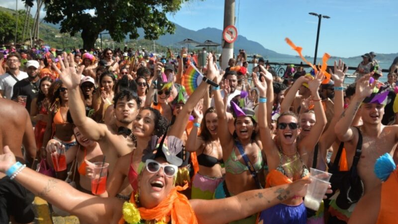 ILHABELA TERÁ DUAS SEMANAS DE CARNAVAL COM DESFILES, BLOCOS, BANHO DA DOROTÉIA E ATRAÇÕES MUSICAIS