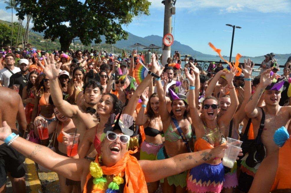 ILHABELA TERÁ DUAS SEMANAS DE CARNAVAL COM DESFILES, BLOCOS, BANHO DA DOROTÉIA E ATRAÇÕES MUSICAIS