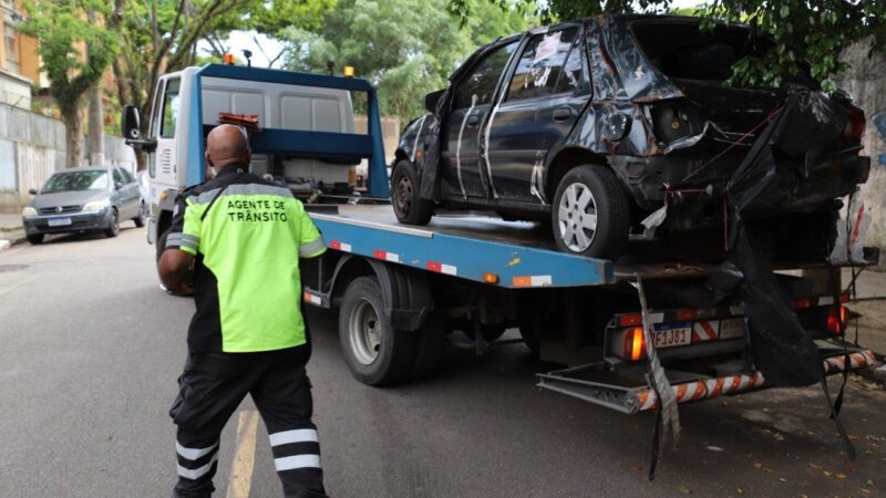 DIADEMA NOTIFICA MAIS DE 2 MIL VEÍCULOS ABANDONADOS EM 2025 E RETIRA 1.850 DAS RUAS