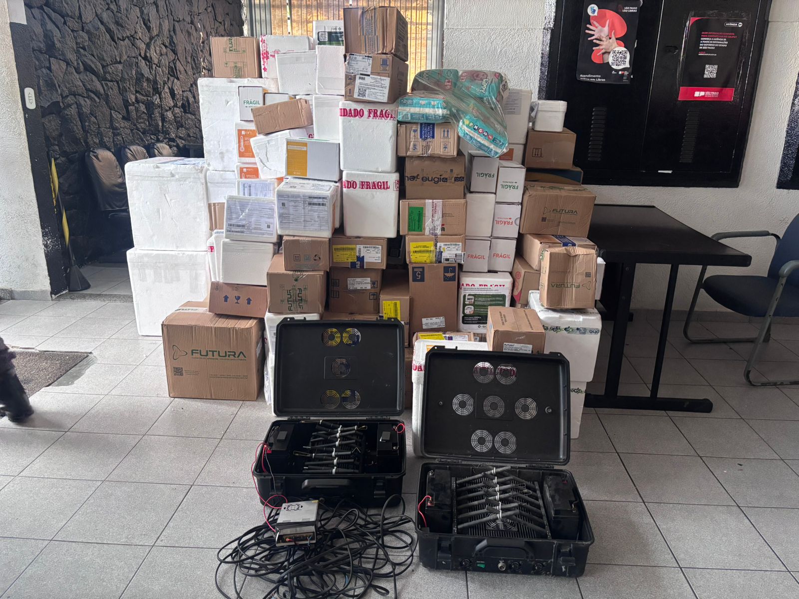 PM RECUPERA CARGA DE CANETAS EMAGRECEDORAS AVALIADA EM R$ 800 MIL EM ARUJÁ