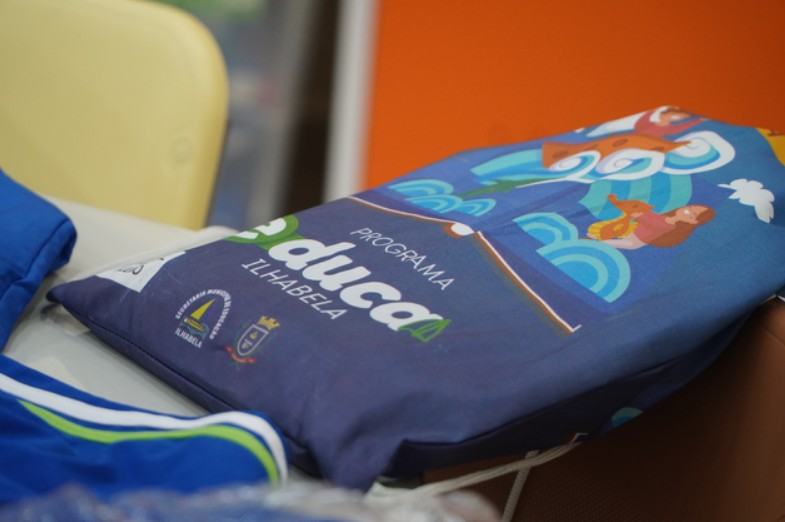 PREFEITURA DE ILHABELA INICIA ENTREGA DE KITS DE MATERIAL ESCOLAR PARA ALUNOS E PROFISSIONAIS DA REDE MUNICIPAL
