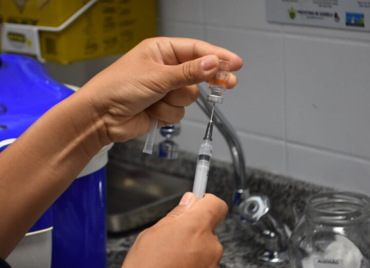 ILHABELA CONVOCA MORADORES VACINADOS EM 2018 A ATUALIZAREM DOSE CONTRA FEBRE AMARELA