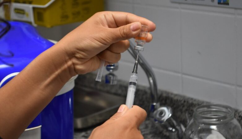 ILHABELA CONVOCA MORADORES VACINADOS EM 2018 A ATUALIZAREM DOSE CONTRA FEBRE AMARELA