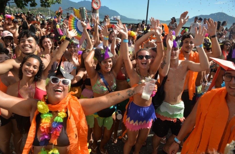 CARNAILHA EM DOBRO 2026 TEM SEGUNDA ONDA DE FESTA ENTRE SÁBADO E TERÇA EM ILHABELA