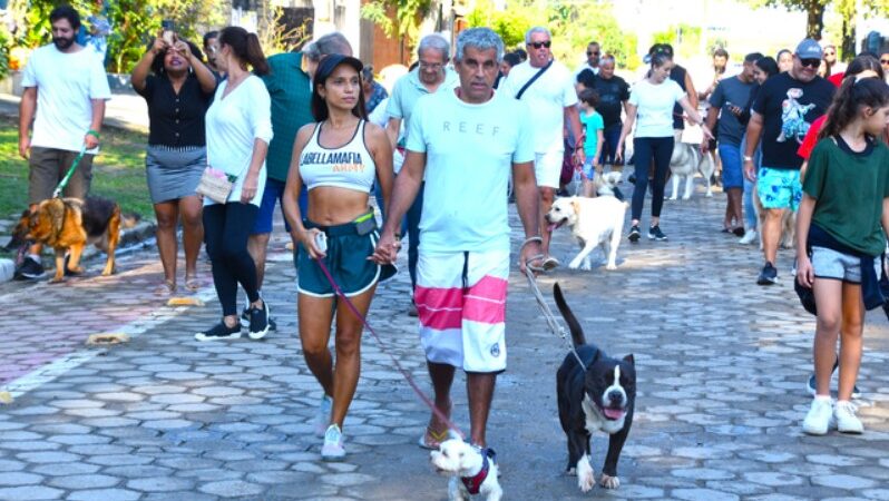 VERÃO ILHABELA VIVA 2026 SE DESPEDE COM CORRIDA DE TRILHA, CÃOMINHADA E FINAIS DO BEACH SOCCER