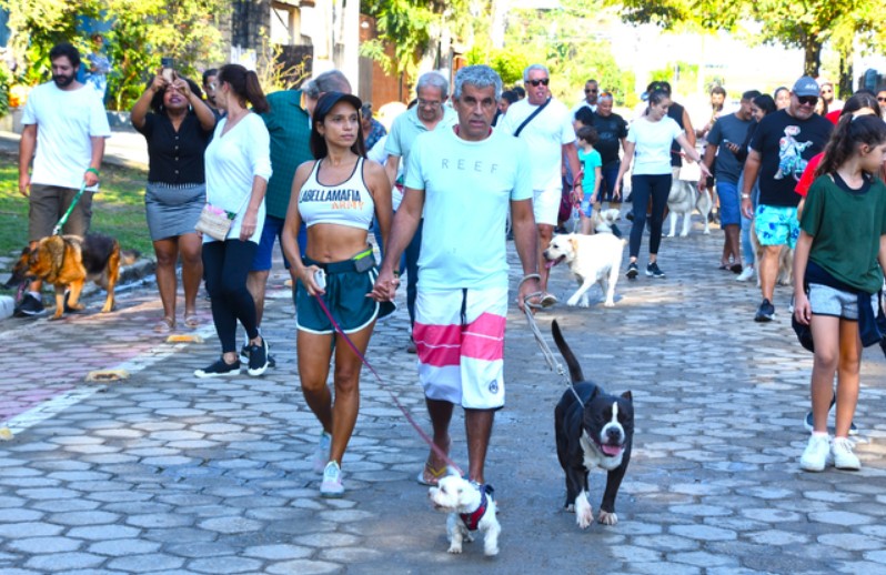 VERÃO ILHABELA VIVA 2026 SE DESPEDE COM CORRIDA DE TRILHA, CÃOMINHADA E FINAIS DO BEACH SOCCER