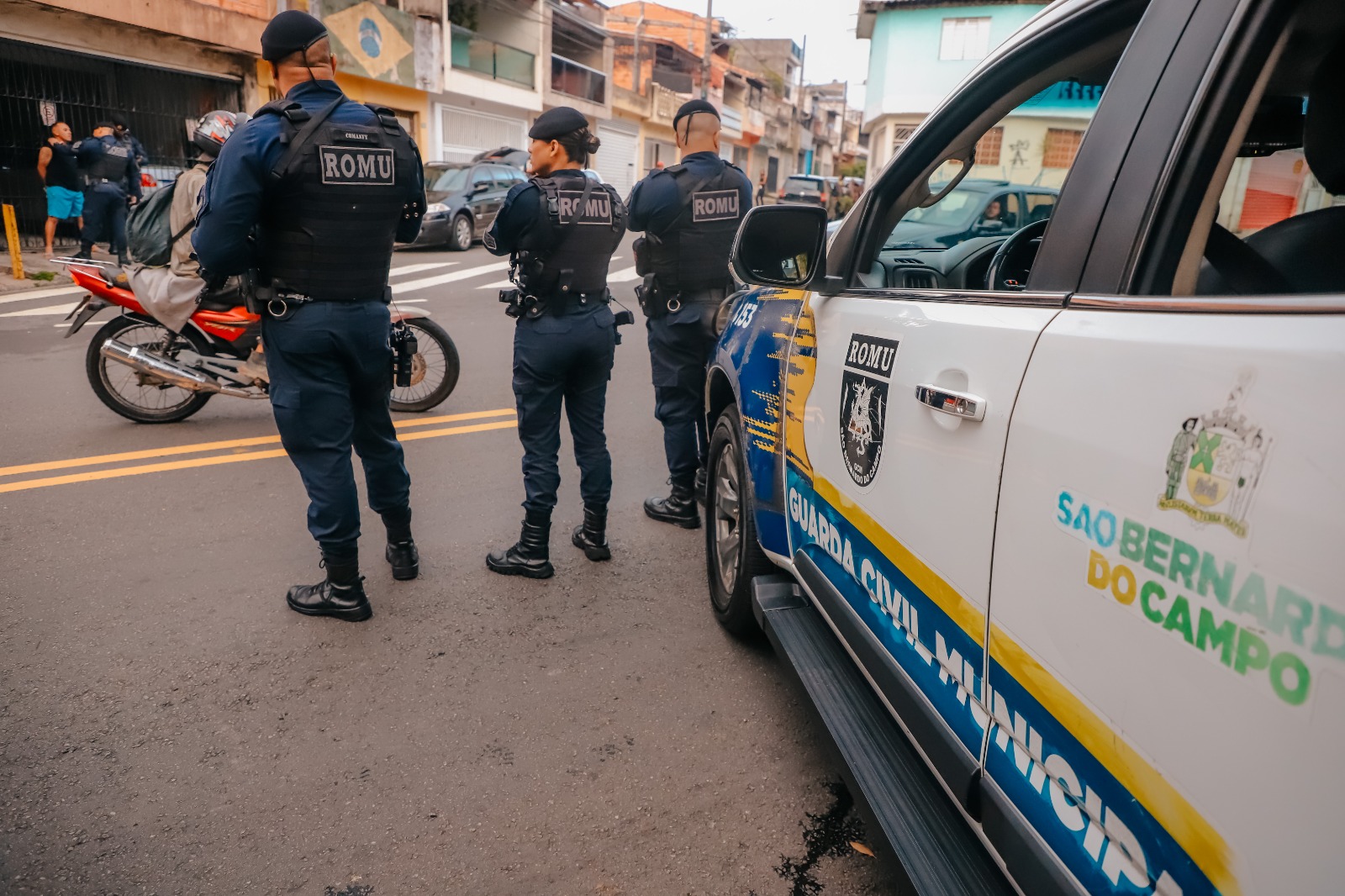 ROMU PRENDE HOMEM EM FLAGRANTE APÓS INVASÃO E AGRESSÃO EM RESIDÊNCIA NO ALVES DIAS