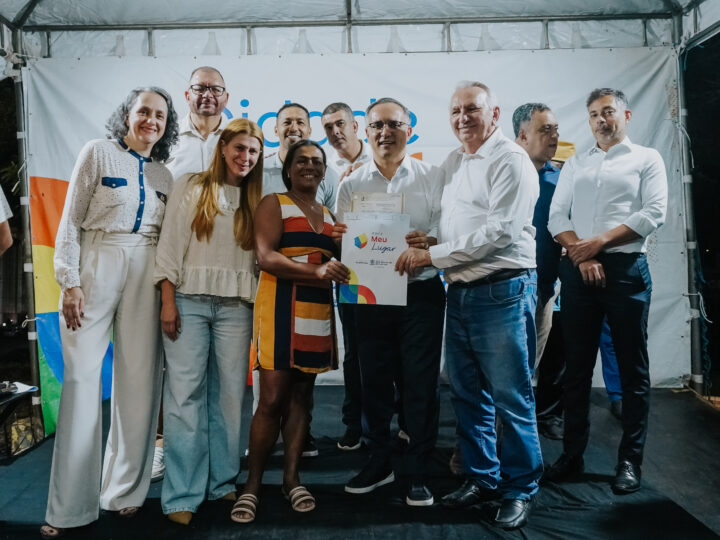 PREFEITURA DE SÃO BERNARDO ENTREGA 181 ESCRITURAS A MORADORES DO NÚCLEO JESUS DE NAZARETH