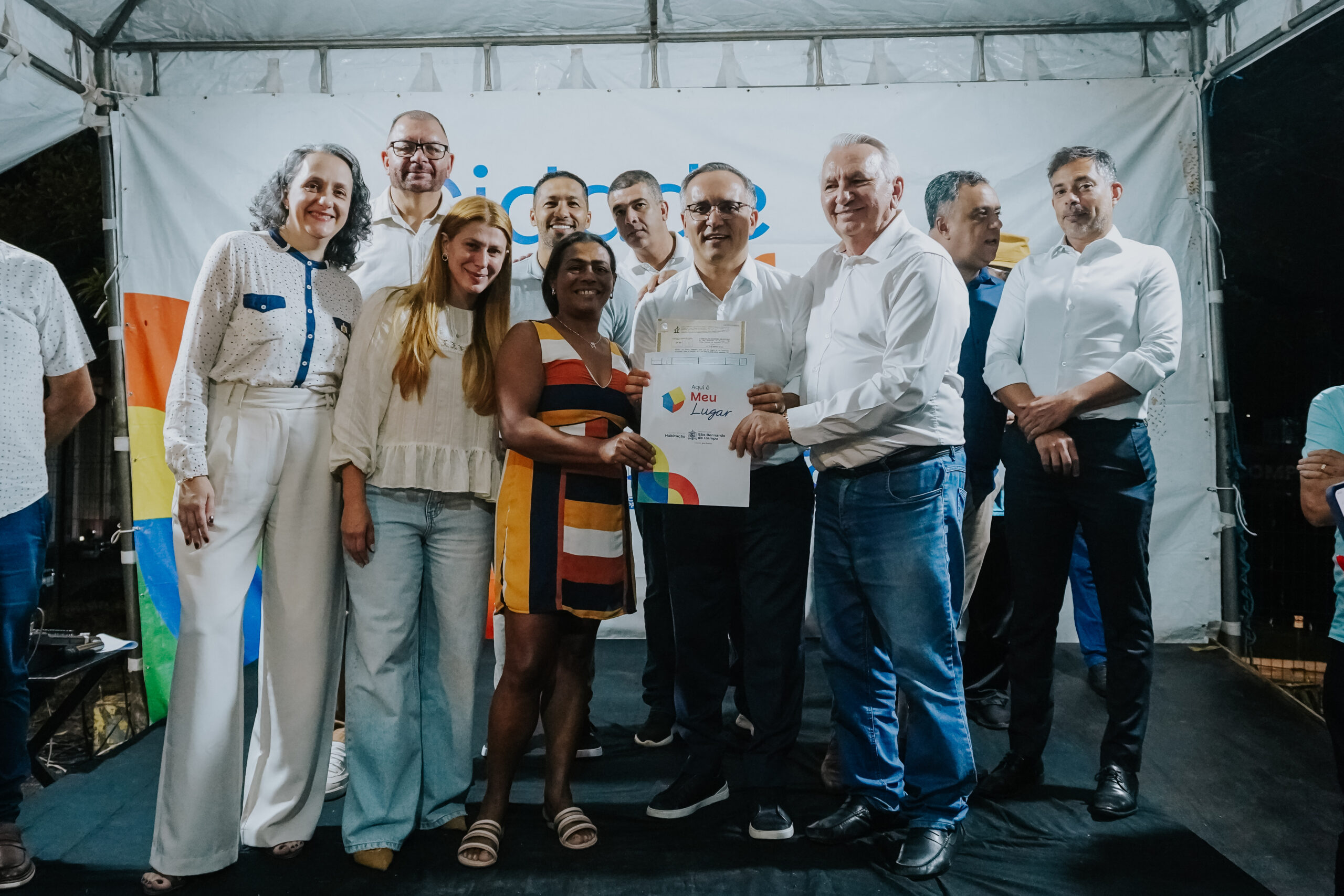 PREFEITURA DE SÃO BERNARDO ENTREGA 181 ESCRITURAS A MORADORES DO NÚCLEO JESUS DE NAZARETH