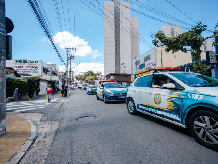 CRIANÇA DE 9 ANOS É RESGATADA PELA GCM EM SITUAÇÃO DE ABANDONO NO BAIRRO BATISTINI