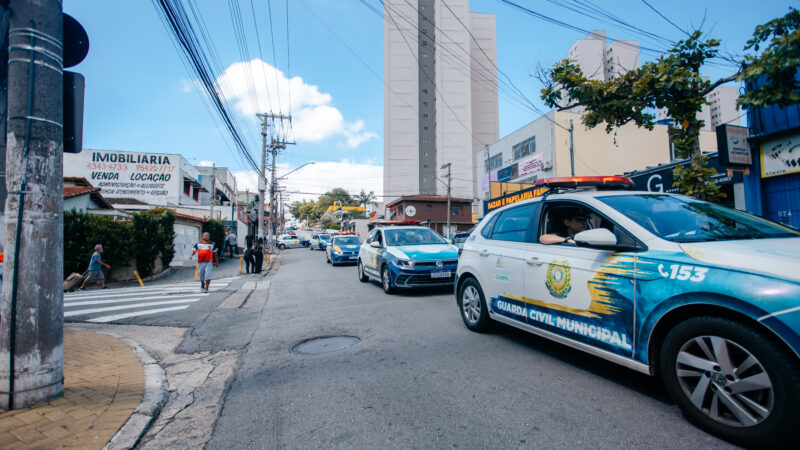 CRIANÇA DE 9 ANOS É RESGATADA PELA GCM EM SITUAÇÃO DE ABANDONO NO BAIRRO BATISTINI