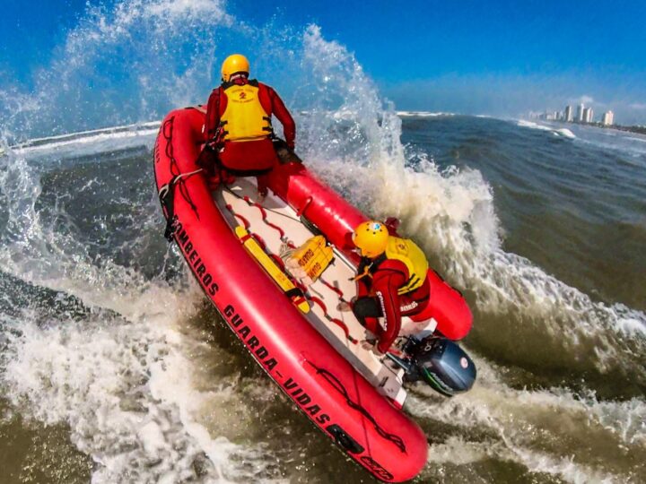 GBMAR RESGATA 56 PESSOAS DE AFOGAMENTO NO LITORAL NORTE DURANTE FIM DE SEMANA DE CARNAVAL