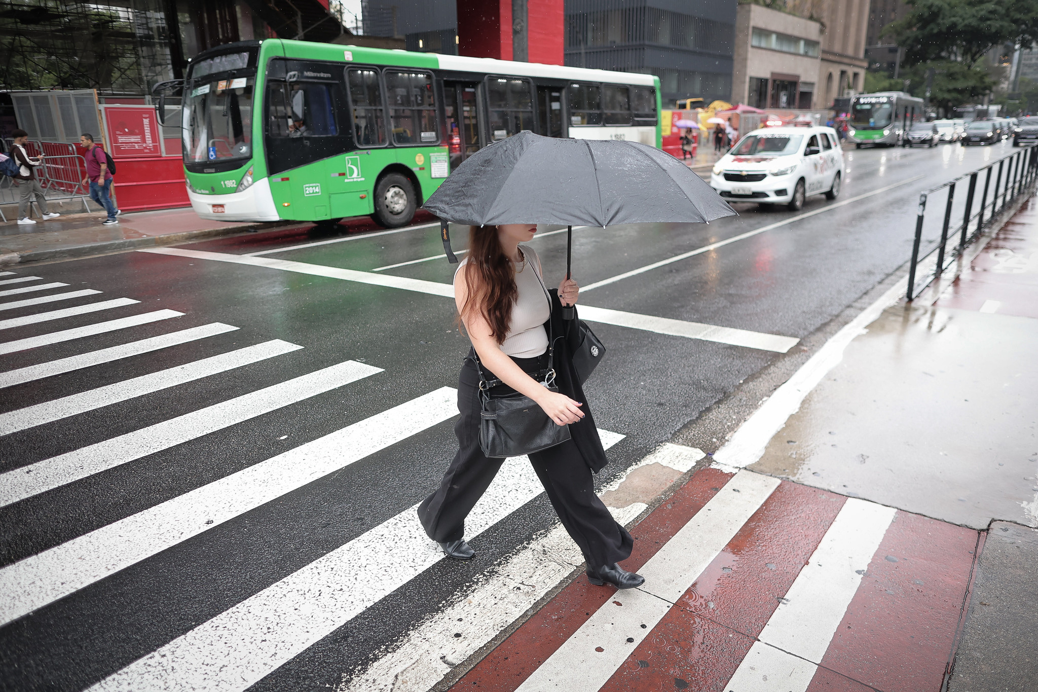 CALOR E CHANCE DE PANCADAS DE CHUVA MARCAM A SEXTA-FEIRA EM SÃO PAULO