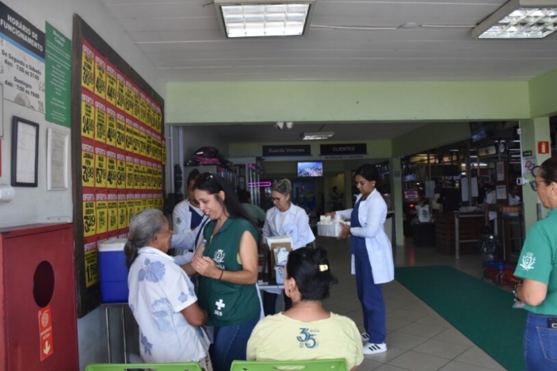 ILHABELA VACINA MAIS DE 1,1 MIL PESSOAS CONTRA GRIPE EM DIA D DE IMUNIZAÇÃO