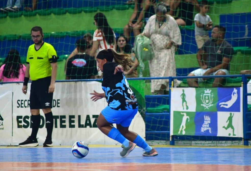 ILHABELA PROMOVE PRIMEIRA EDIÇÃO DA TAÇA MULHERES DA ILHA DE FUTSAL FEMININO