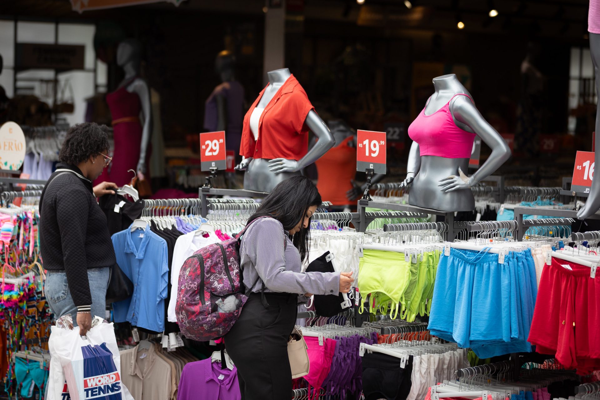 ESPECIALISTAS ALERTAM PARA RISCOS DE GOLPES E RECEPTAÇÃO DURANTE O MÊS DO CONSUMIDOR