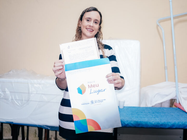 SÃO BERNARDO ENTREGA ESCRITURAS NO CAPELINHA E ANUNCIA MELHORIAS NO RIACHO GRANDE