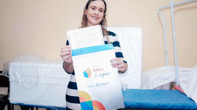 SÃO BERNARDO ENTREGA ESCRITURAS NO CAPELINHA E ANUNCIA MELHORIAS NO RIACHO GRANDE