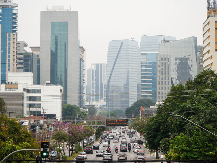 TEMPO FIRME E BAIXA UMIDADE MARCAM ESTA QUINTA-FEIRA (23) EM SP