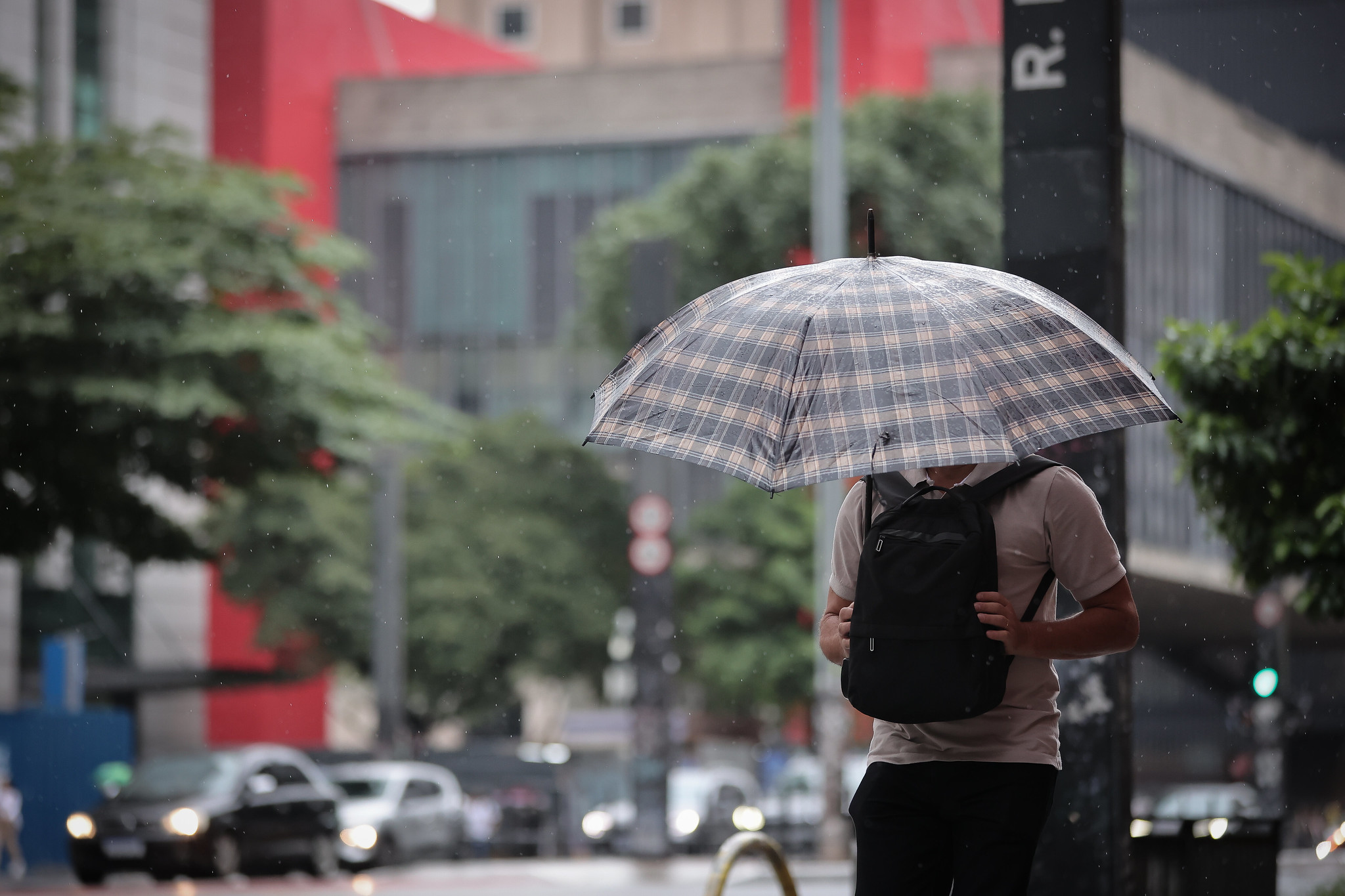 FRENTE FRIA PROVOCA CHUVA E VENTOS NO ESTADO DE SÃO PAULO NESTA QUARTA-FEIRA