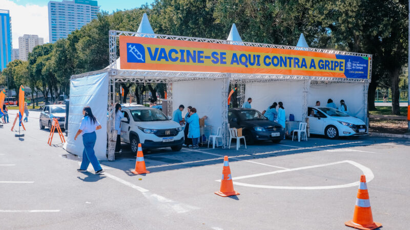 DRIVE-THRU DE VACINAÇÃO APLICA 1.000 DOSES E SÃO BERNARDO ULTRAPASSA 47 MIL IMUNIZADOS