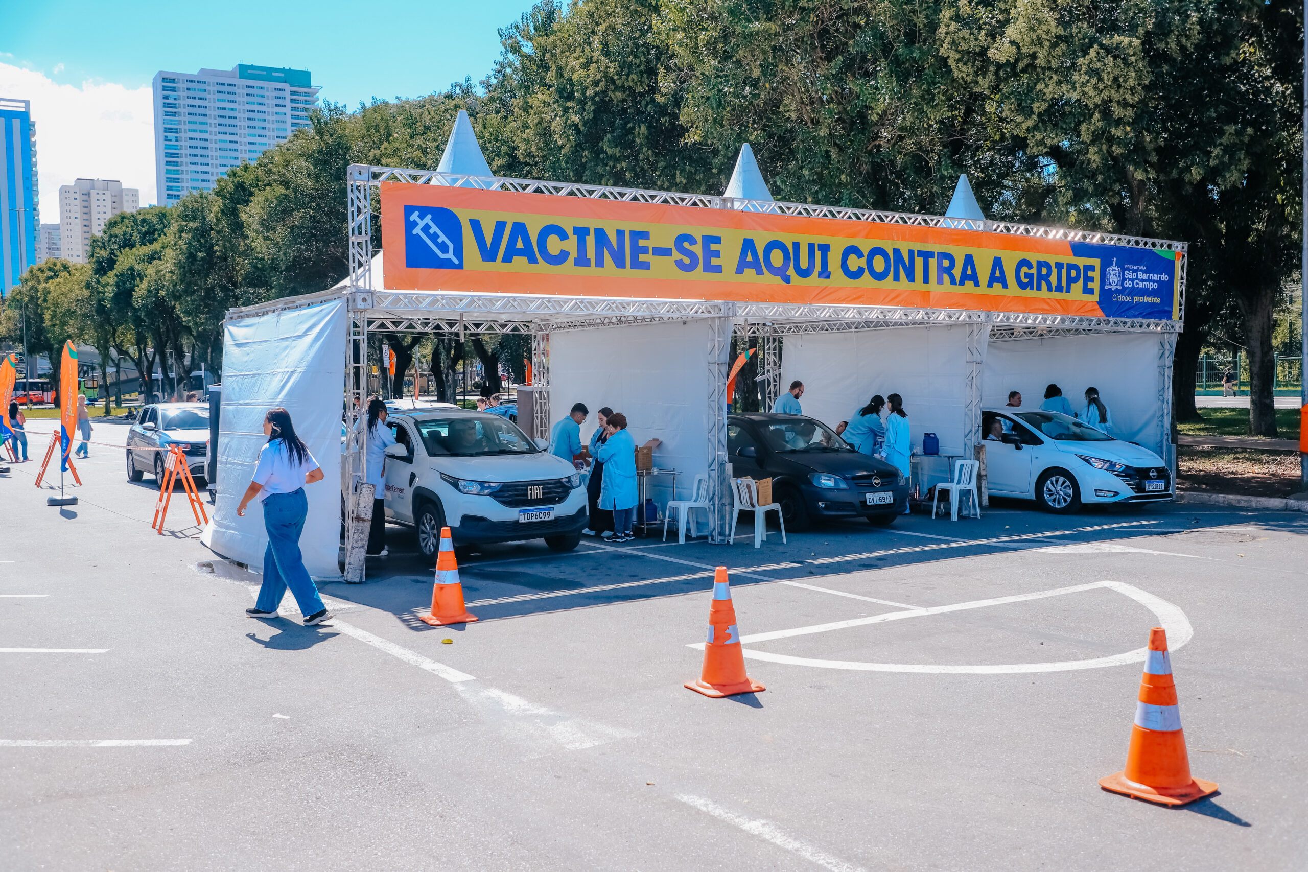 DRIVE-THRU DE VACINAÇÃO APLICA 1.000 DOSES E SÃO BERNARDO ULTRAPASSA 47 MIL IMUNIZADOS