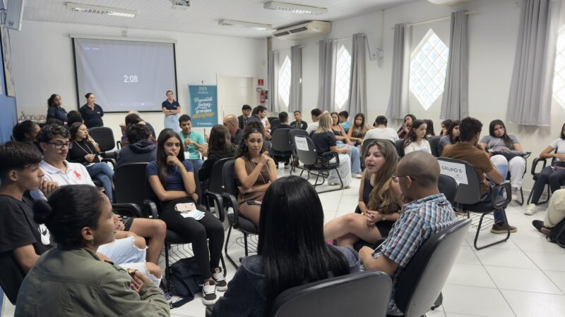 JOVENS RECEBEM CERTIFICADOS APÓS CONCLUSÃO DO PROGRAMA “JOVEM EM FOCO” EM GUARAREMA