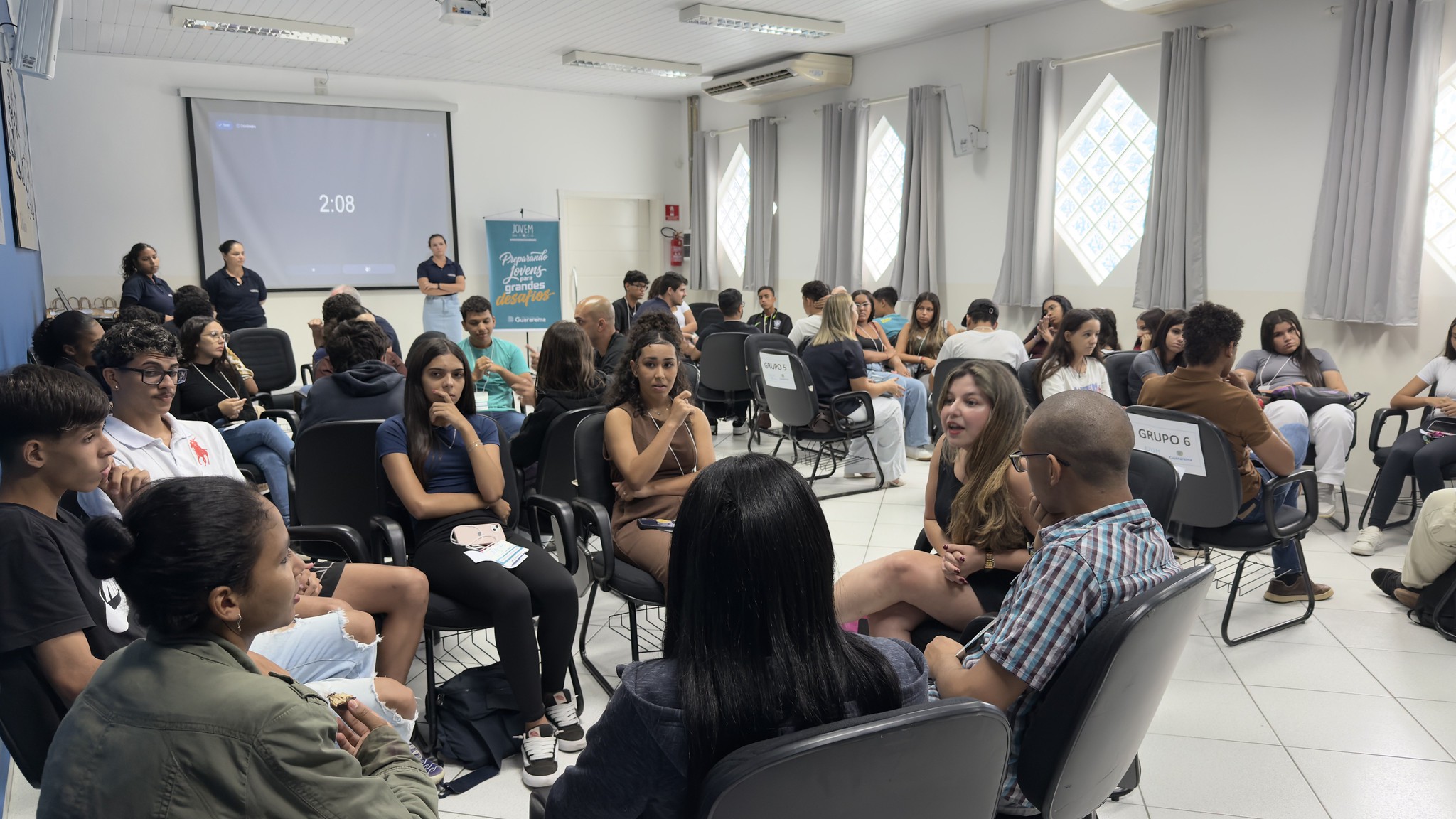 JOVENS RECEBEM CERTIFICADOS APÓS CONCLUSÃO DO PROGRAMA “JOVEM EM FOCO” EM GUARAREMA