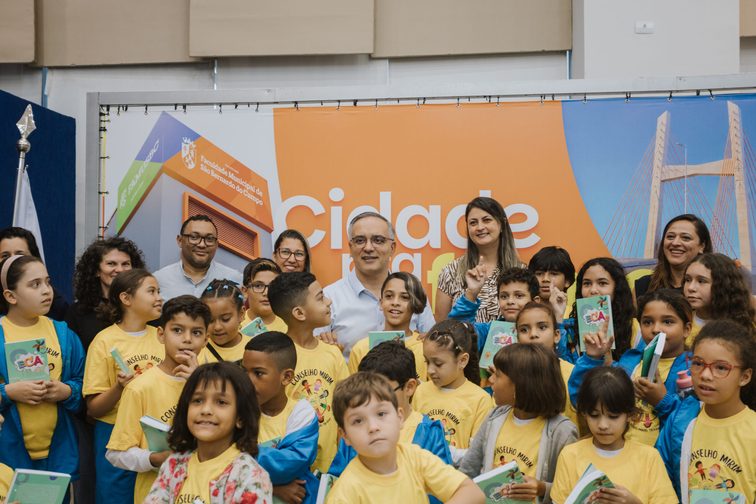 ESTUDANTES DE SÃO BERNARDO VISITAM PREFEITURA E CÂMARA EM PROJETO DE FORMAÇÃO CIDADÃ