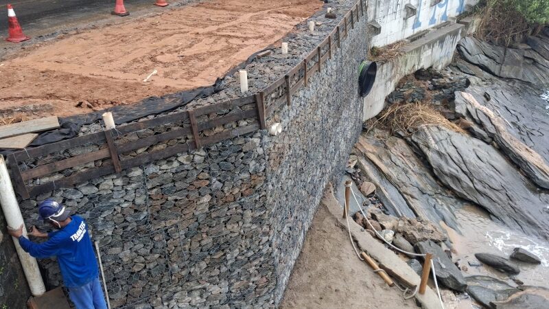 PREFEITURA DE ILHABELA CONCLUI PRIMEIRA ETAPA DE OBRAS EM TRECHOS DA SP-131 ATINGIDOS POR RESSACAS