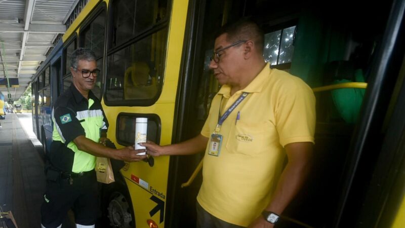 GUARULHOS PROMOVE AÇÃO DO MAIO AMARELO COM MOTORISTAS DE ÔNIBUS NOS TERMINAIS PIMENTAS E SÃO JOÃO