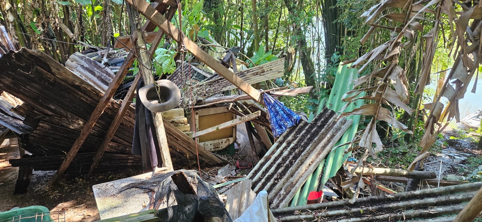 GCM DEMOLE RANCHO CLANDESTINO USADO PARA PESCA PREDATÓRIA NA REPRESA BILLINGS