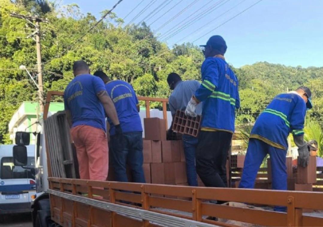 PREFEITURA DE SÃO SEBASTIÃO APREENDE MAIS DE 1,2MIL MATERIAIS DE CONSTRUÇÃO EM ÁREA IRREGULAR