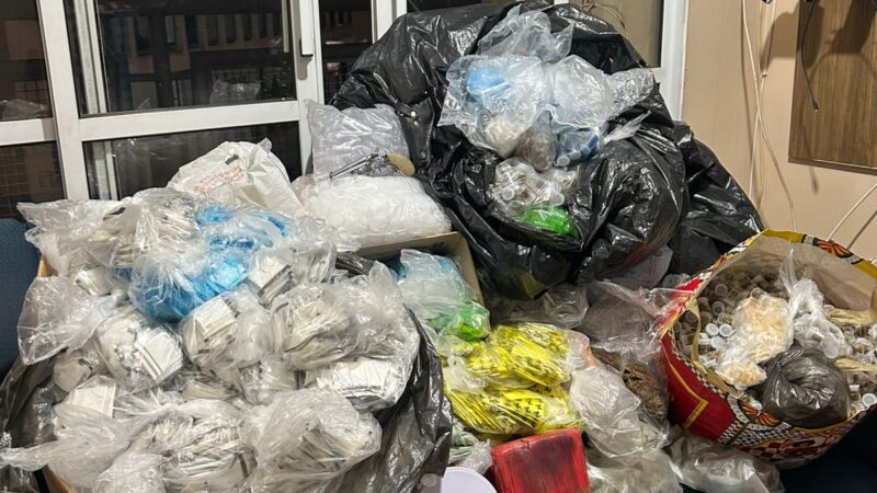 PM APREENDE MAIS DE 38 MIL PORÇÕES DE DROGAS EM APARTAMENTO DE CARAPICUÍBA