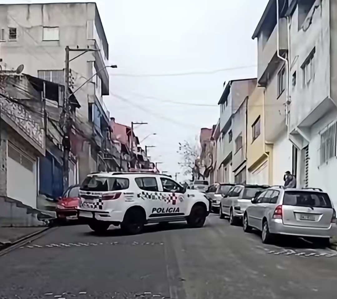 HOMEM DE 37 ANOS É BALEADO EM TRAVESSA DA PERY RONCHETTI