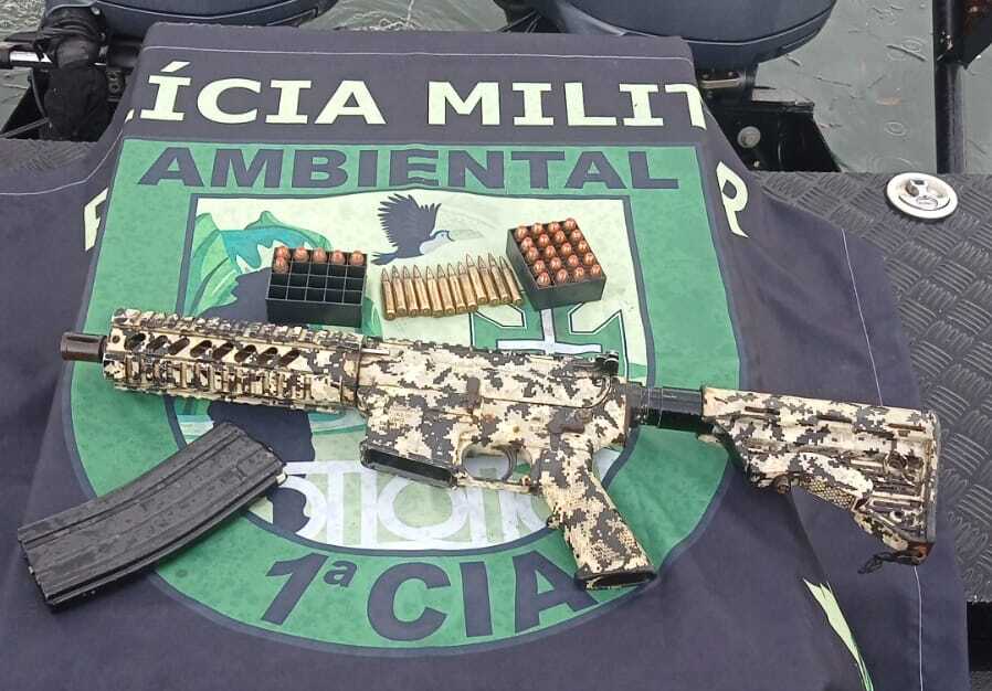PM ENCONTRA FUZIL SUBMERSO NO CANAL DE SANTOS APÓS SEIS HORAS DE BUSCAS