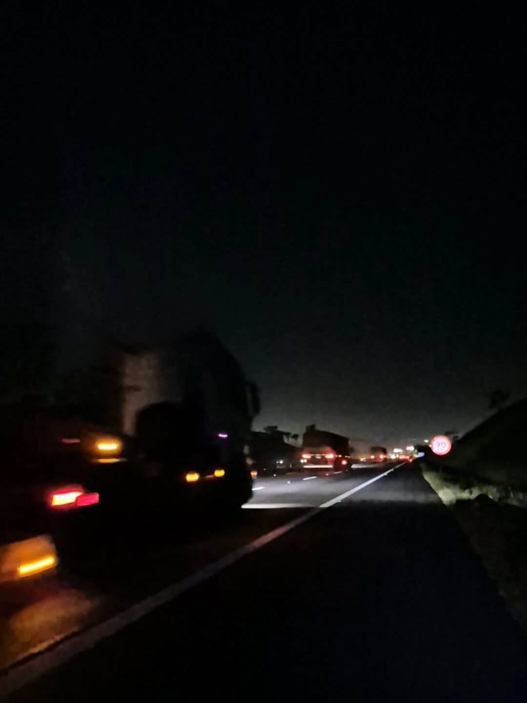HOMEM MORRE ATROPELADO NA NOITE DE DOMINGO NA IMIGRANTES, EM DIADEMA