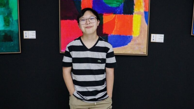 AOS 14 ANOS, JOVEM ARTISTA DO JARDIM CALUX EXPÕE OBRAS EM MUSEU DE SP