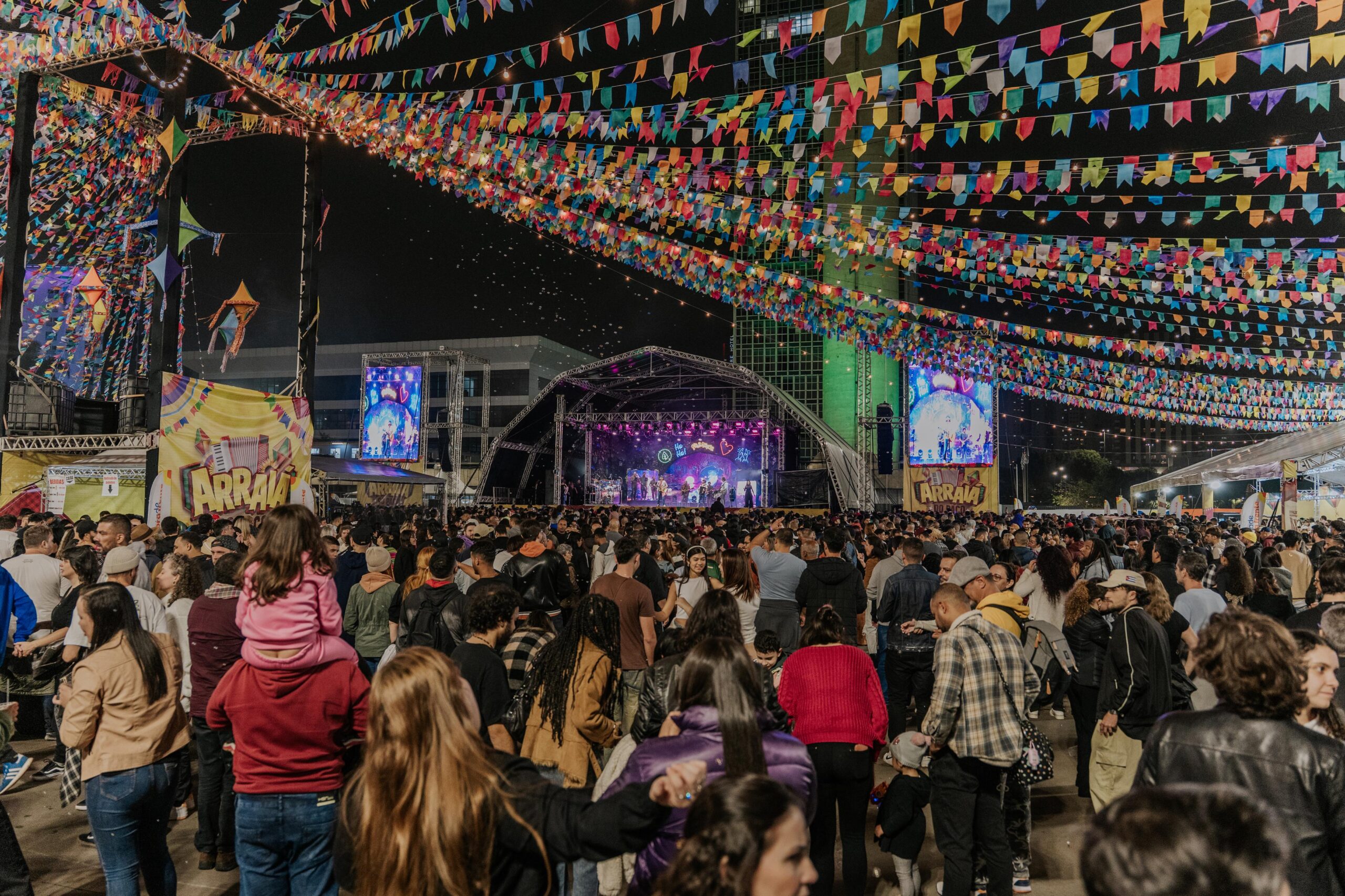 ARRAIÁ DO PAÇO TERÁ SHOWS DE PÉRICLES, CÉSAR MENOTTI & FABIANO, MANEVA E ENTRADA SOLIDÁRIA EM SÃO BERNARDO